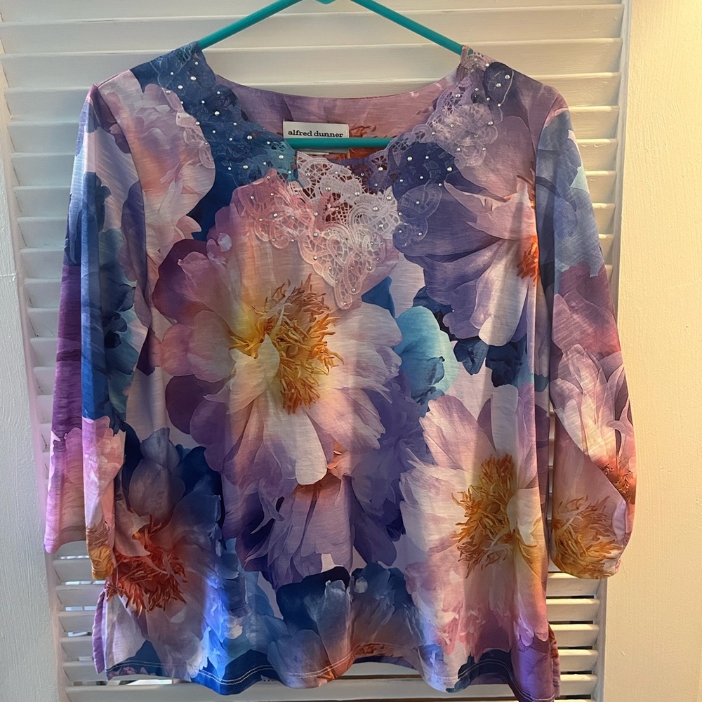 Alfred Dunner Purple Lavender Floral Lace-Accent Top